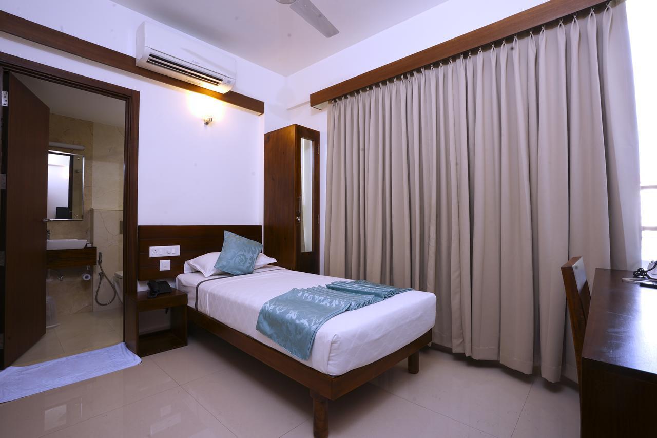 Niko Hotels Kochi Esterno foto